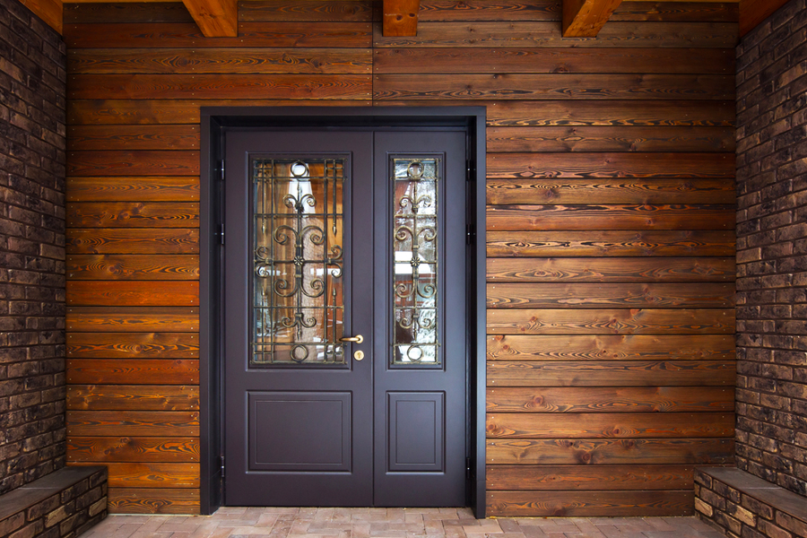 Here are the types of the best material you can choose for the door